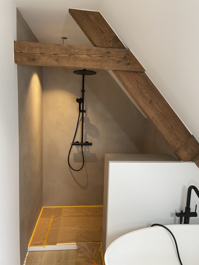 schilderwerken Mystique douche aqua sensa cementstuc NA 2